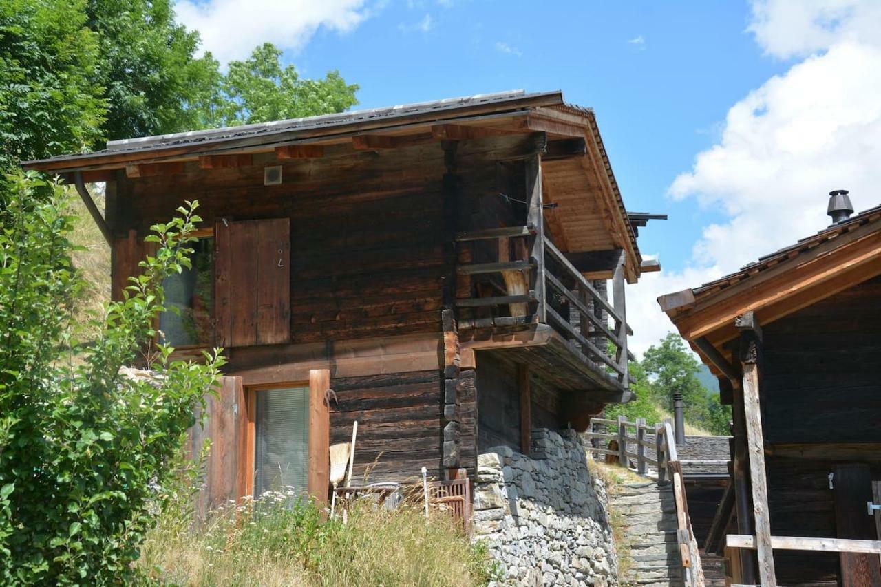 Denkmalgeschützter Spycher total renoviert Goms Exterior foto