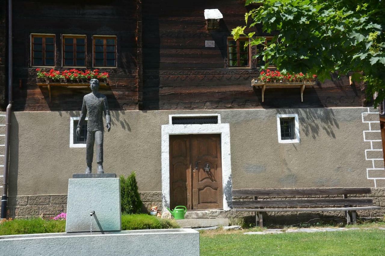 Denkmalgeschützter Spycher total renoviert Goms Exterior foto